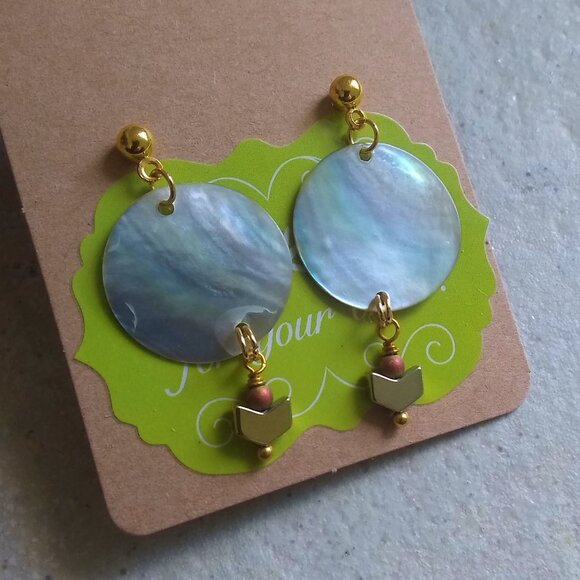 Iridescent Dove Grey Shimmering Shell Earrings - Lightweight Feminine Subtle - Picture 10 of 11